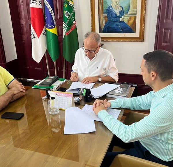 Prefeito Pedro Augusto sanciona lei que regulamente demandas de proteção ao meio ambiente de Leopoldina