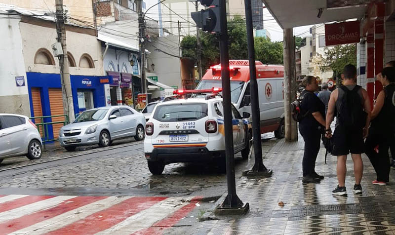 Dupla armada assalta joalheria em Cataguases