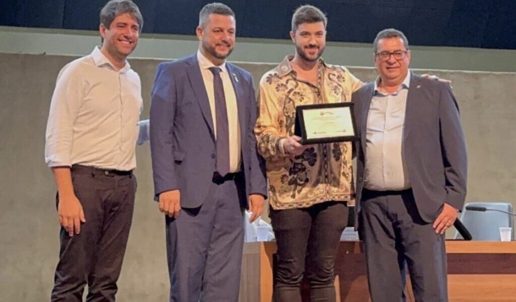 Secretaria Municipal de Saúde de Cataguases recebe prêmio do Conasems em Belo Horizonte