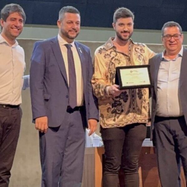 Secretaria Municipal de Saúde de Cataguases recebe prêmio do Conasems em Belo Horizonte