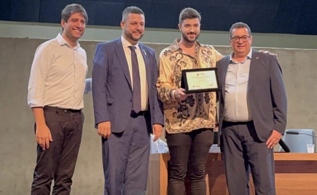 Secretaria Municipal de Saúde de Cataguases recebe prêmio do Conasems em Belo Horizonte