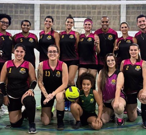 Time de vôlei feminino de Leopoldina conquista título em Ubá
