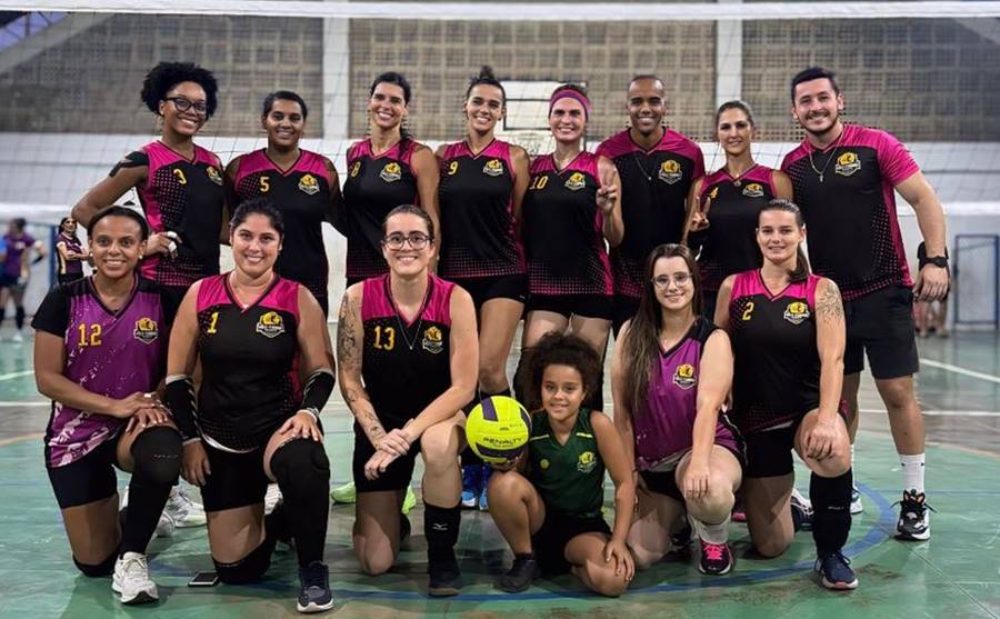 Time de vôlei feminino de Leopoldina conquista título em Ubá