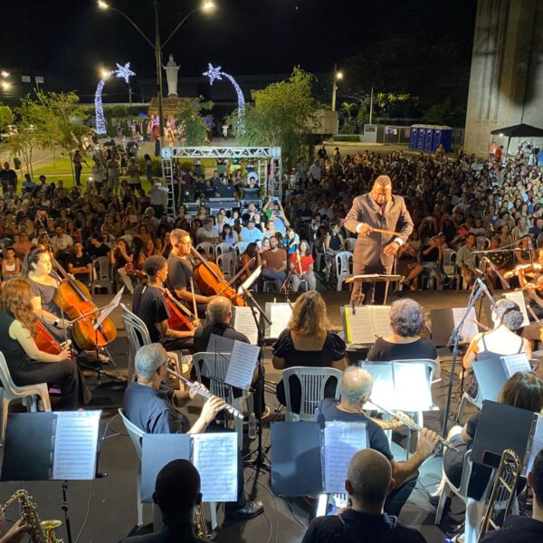 Orquestra Lia Salgado reúne público na Praça Dom Helvécio em Leopoldina