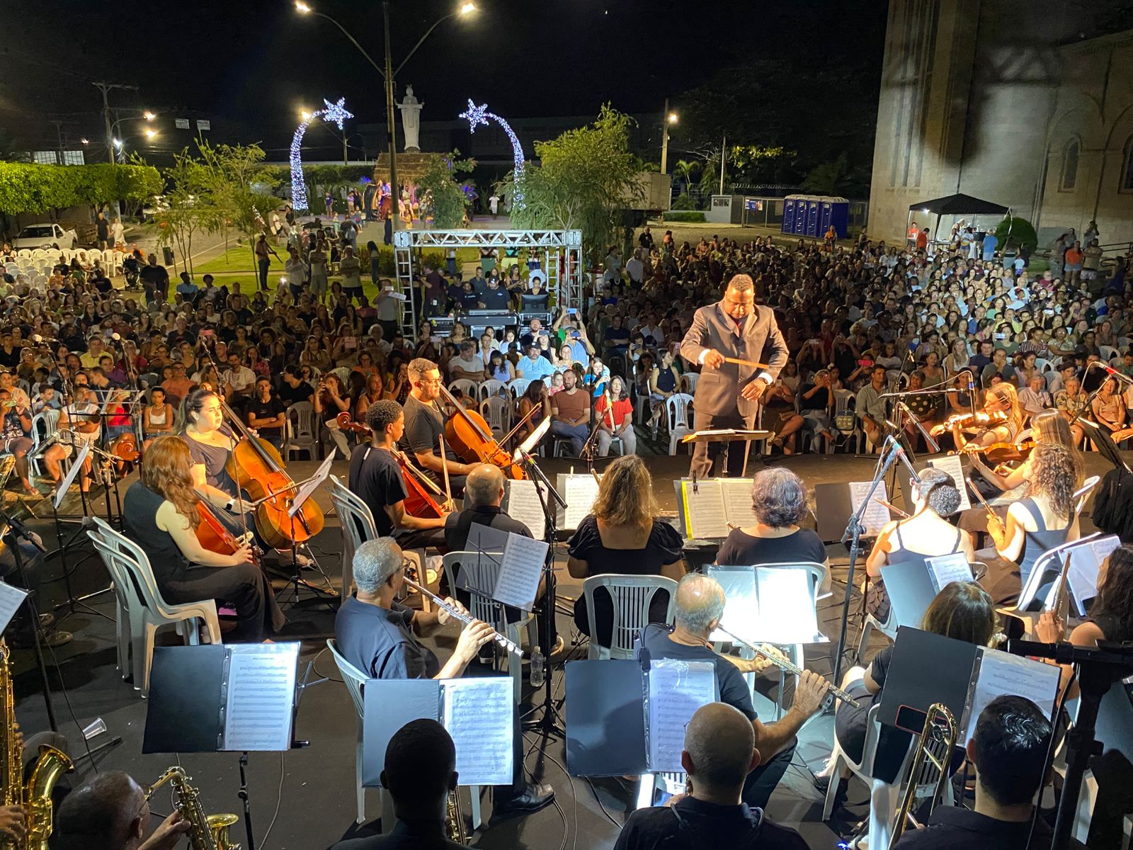 Orquestra Lia Salgado reúne público na Praça Dom Helvécio em Leopoldina