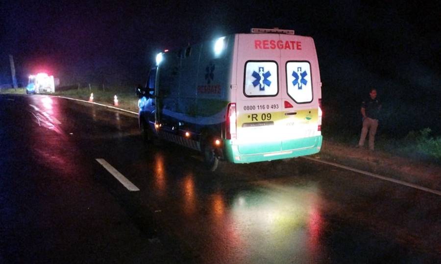 Carro capota em ribanceira de 60 metros e deixa dois mortos na Serra da Vileta em Leopoldina