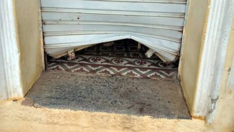 Loja de roupas é arrombada e furtada no Centro de Recreio