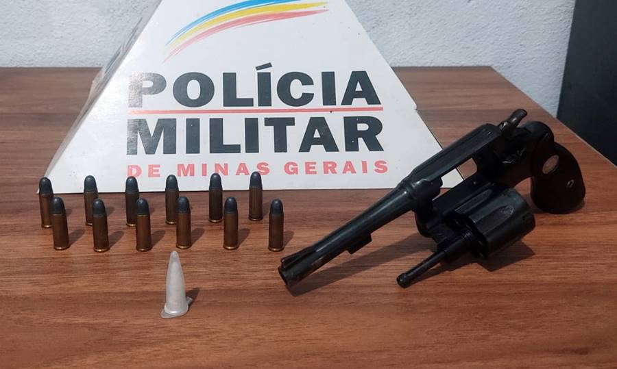 Fiscalização da PM apreende revólver e 12 munições em Argirita