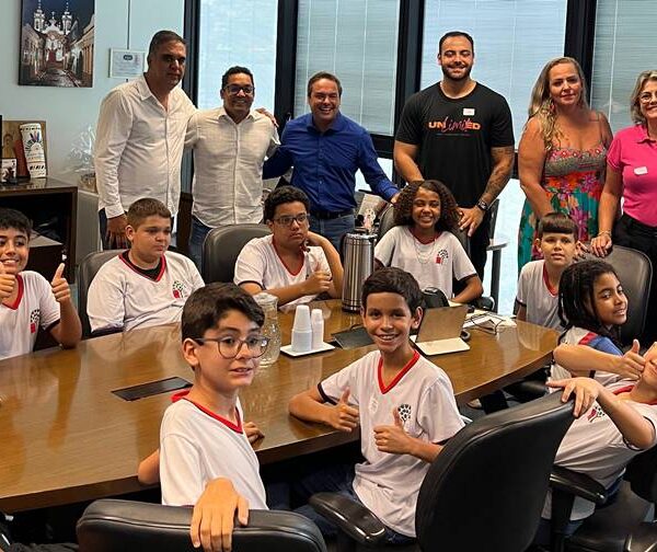 Alunos de Argirita, finalistas do Spelling Bee 2023, são recebidos pelo Secretário de Estado de Educação em BH