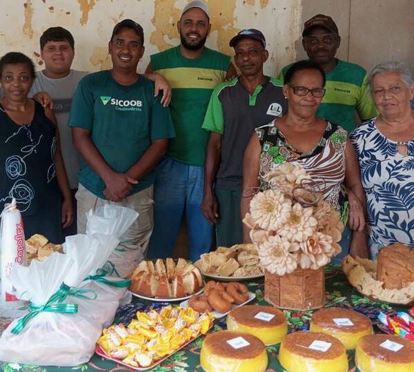 Moradora do distrito leopoldinense de Ribeiro Junqueira recebe garis com café da manhã