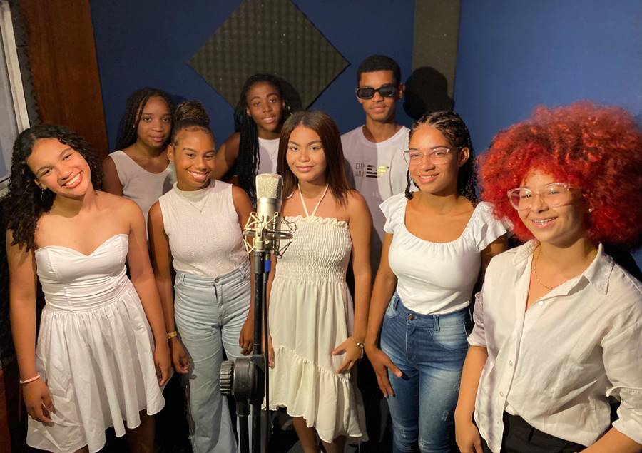 Alunos da Escola Estadual Enéas França promovem videoclipe gravado em Leopoldina