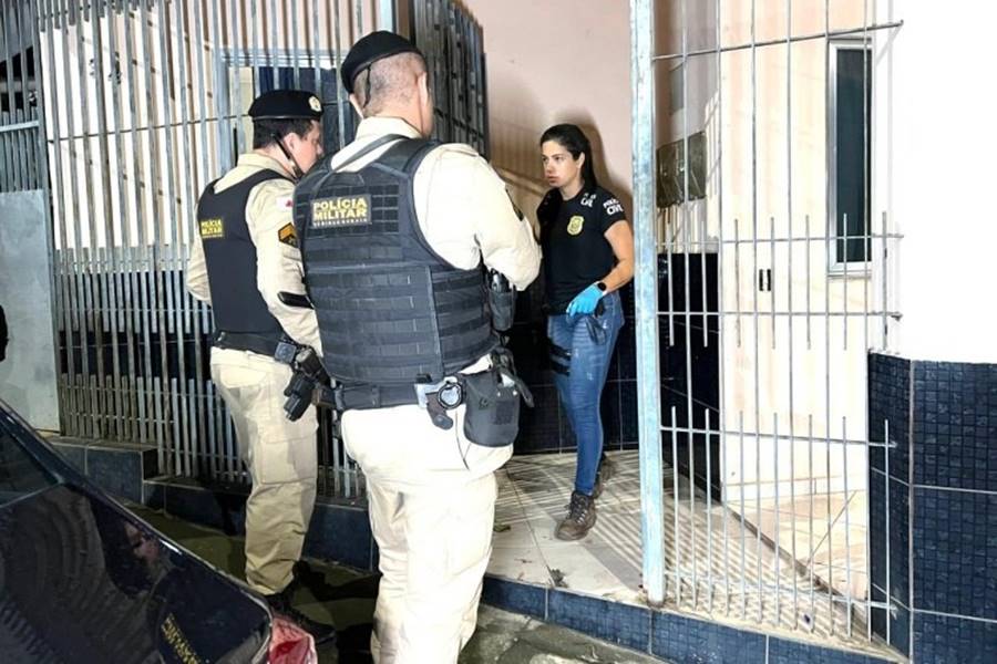 Dois homens são mortos a tiros dentro de residência em Muriaé