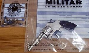 Adolescente de 16 anos é apreendido com arma de fogo em Cataguases