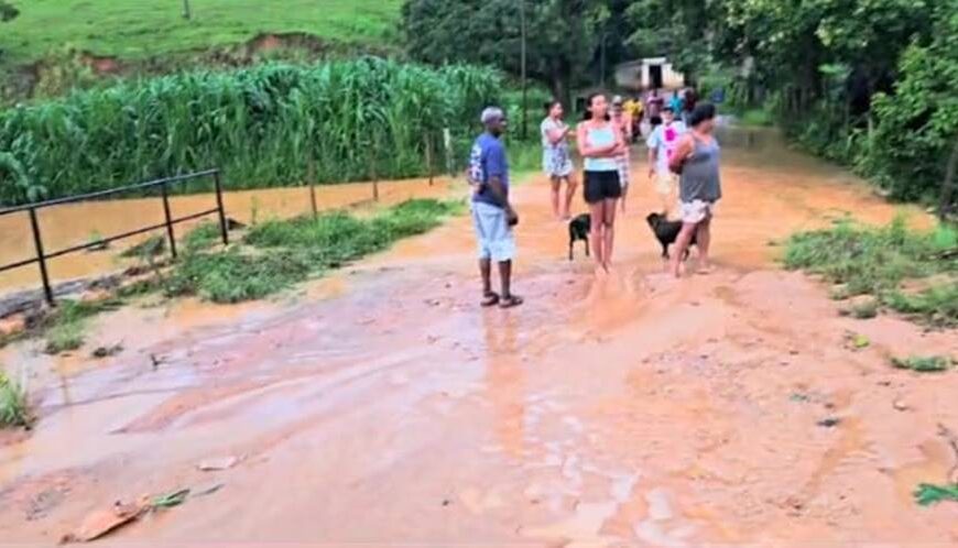 Forte temporal causa alagamentos e transtornos em Arraial dos Montes