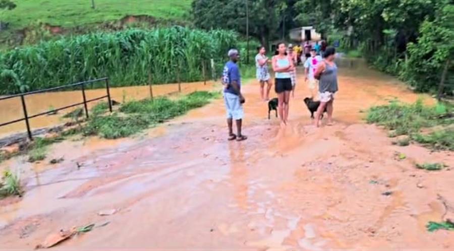 Forte temporal causa alagamentos e transtornos em Arraial dos Montes