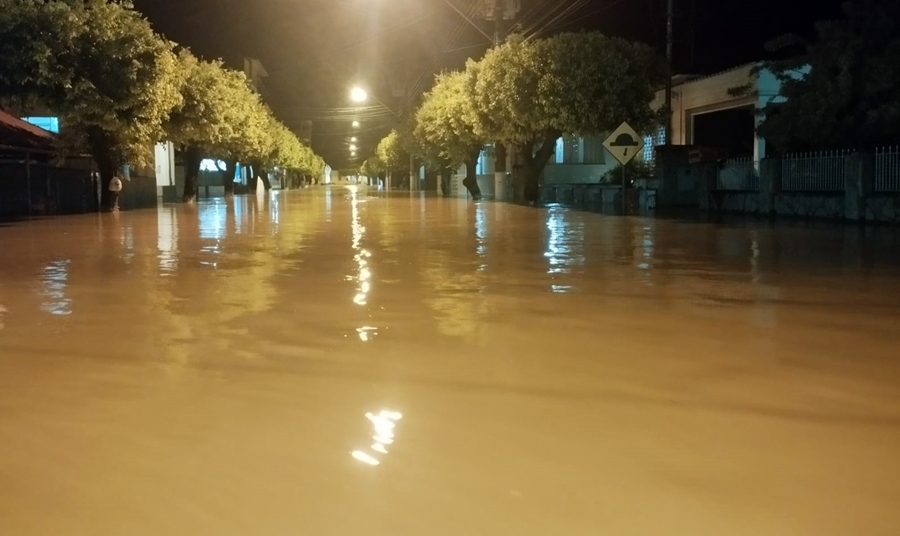 AMERP e Prefeitura de Muriaé prestam apoio a Recreio após chuva causar estragos no município