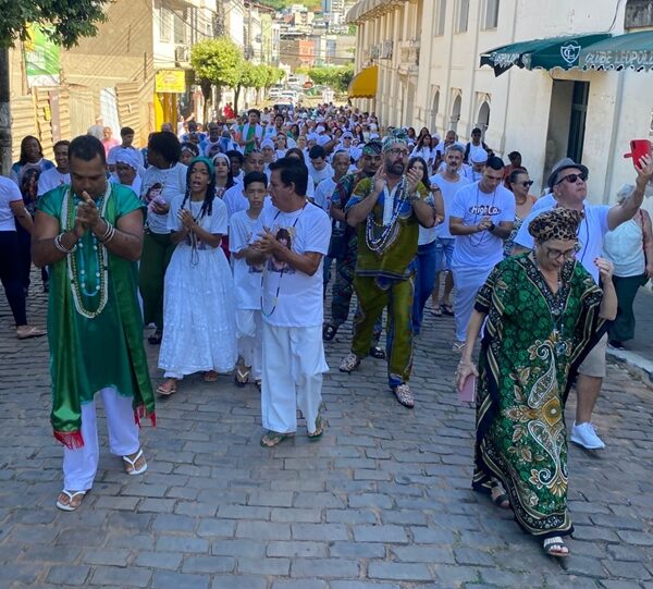 1ª Caminhada Pai Oxóssi reúne centenas de pessoas no Centro de Leopoldina