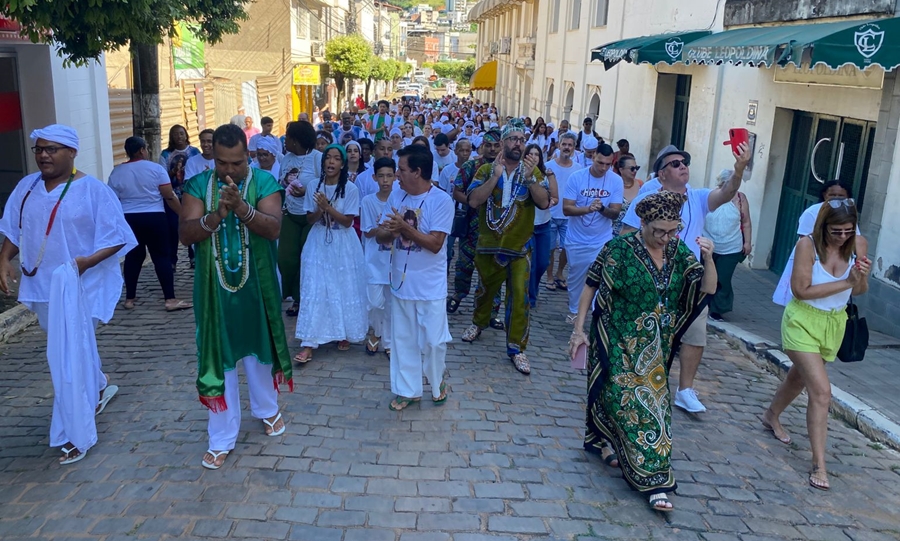 1ª Caminhada Pai Oxóssi reúne centenas de pessoas no Centro de Leopoldina