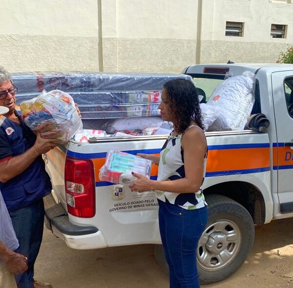 Prefeitura leva ajuda às famílias afetadas pelas chuvas no povoado de São Martinho em Leopoldina