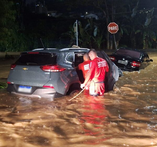 Você sabe como agir em caso de enchentes e inundações?