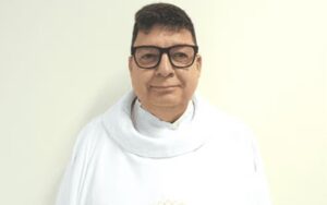 Padre natural de Cataguases morre após perder controle do carro e descer ribanceira na BR-267