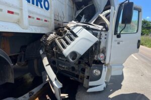 Com intervalo de poucos minutos, BR-356 em Muriaé registra dois acidentes com carreta e caminhão sem freio