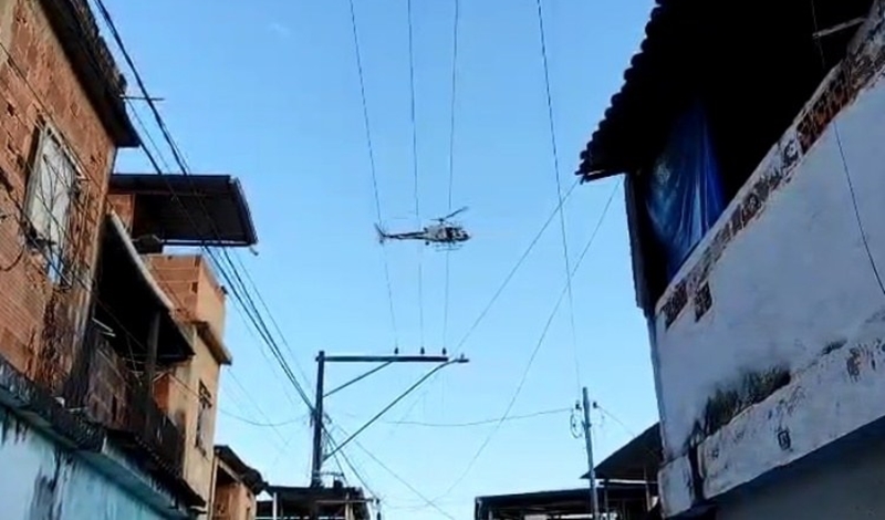 Operação da PM prende duas pessoas e apreende drogas e armas em Muriaé