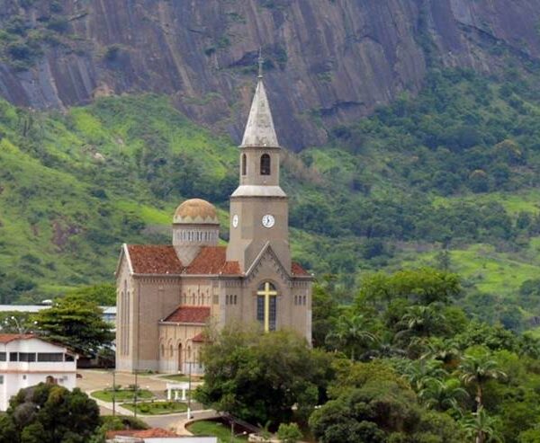 Energisa comemora 120 anos com inauguração de nova iluminação na Catedral de Leopoldina