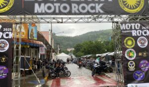 ‘Esquenta Motorock’ reúne centenas de pessoas no Centro de Leopoldina neste sábado