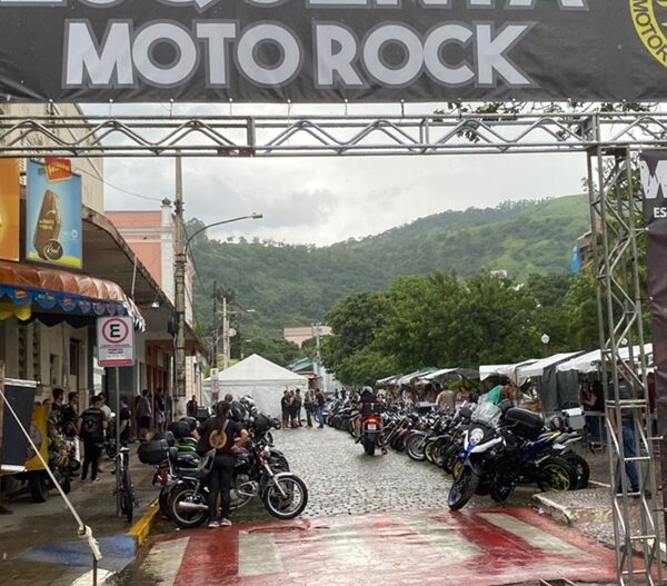 ‘Esquenta Motorock’ reúne centenas de pessoas no Centro de Leopoldina neste sábado