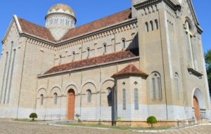 Homem furta 5 metros de cobre da Catedral e acaba preso pela PM em Leopoldina