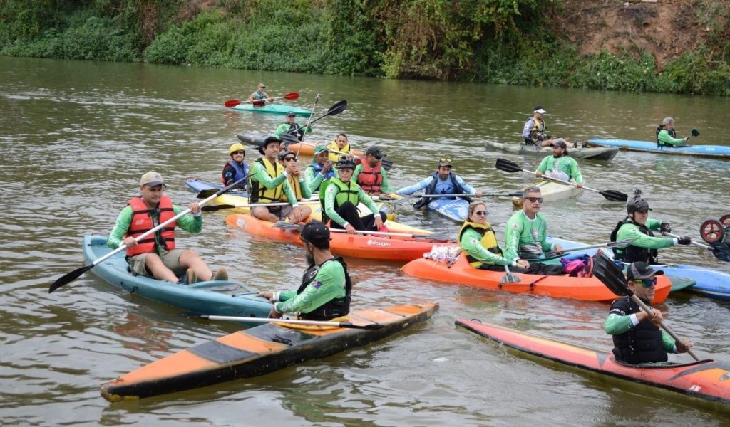 Remada no Rio Pomba entre Aracati e Vista Alegre promove ação de conscientização ambiental