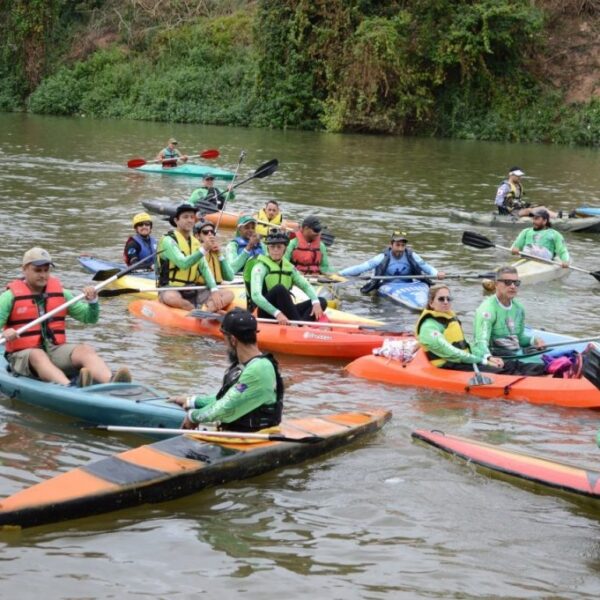 Remada no Rio Pomba entre Aracati e Vista Alegre promove ação de conscientização ambiental