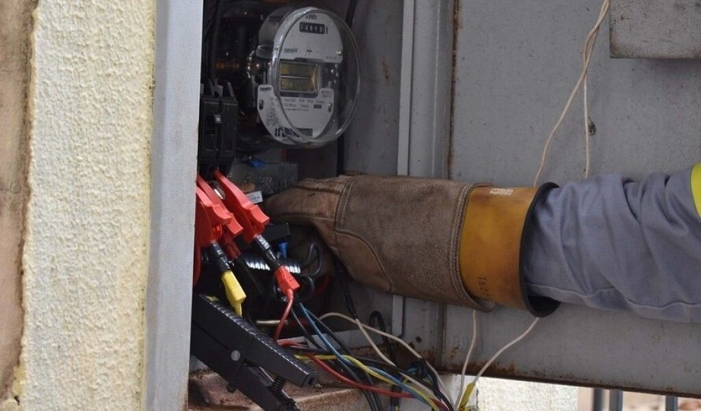 Medidores de energia e registro de água são furtados de duas casas em Leopoldina