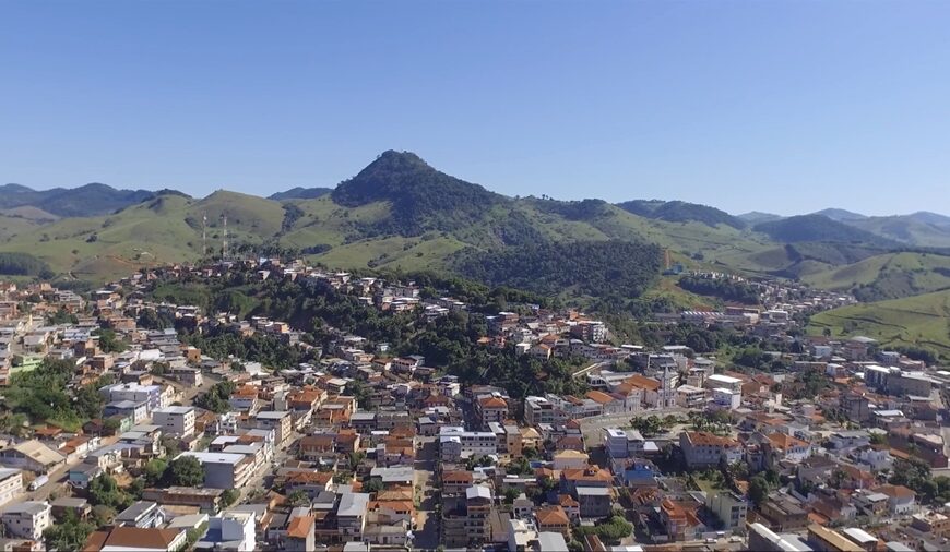 Mulher de 44 anos morre após cair de escada em Miraí