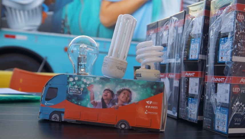 Energisa promove troca de lâmpadas e ventiladores usados para famílias de baixa renda na região