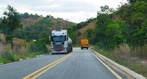 DER-MG publica portaria que restringe tráfego de veículos pesados durante os feriados de 2025