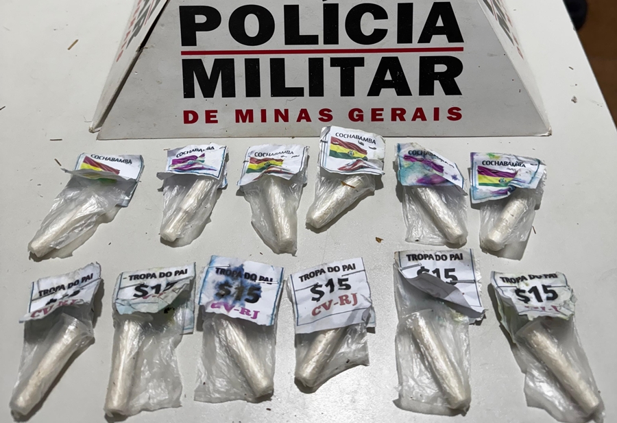 Drogas escondidas em terreno baldio são apreendidas pela PM em Argirita