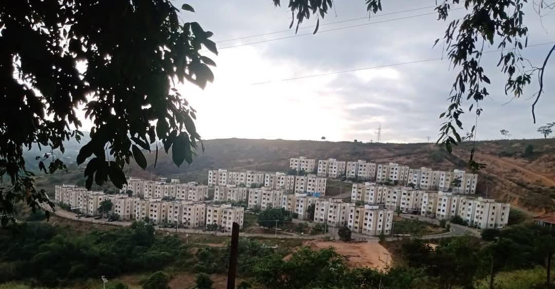 Homem foge da polícia e é preso após agredir companheira em Cataguases