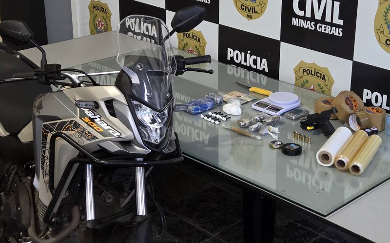 Polícia Civil prende suspeito de tráfico por ‘disque entrega’ e apreende drogas e arma de fogo em Ubá