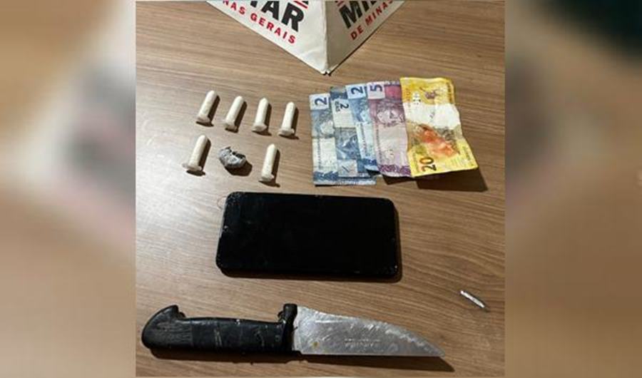 Suspeito de tráfico deixa droga cair do bolso após ser flagrado pela PM em Recreio