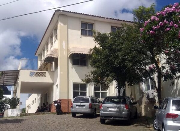 Grávida de gêmeos espera há cinco dias por transferência via SUS-Fácil em Leopoldina