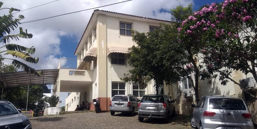 Grávida de gêmeos espera há cinco dias por transferência via SUS-Fácil em Leopoldina