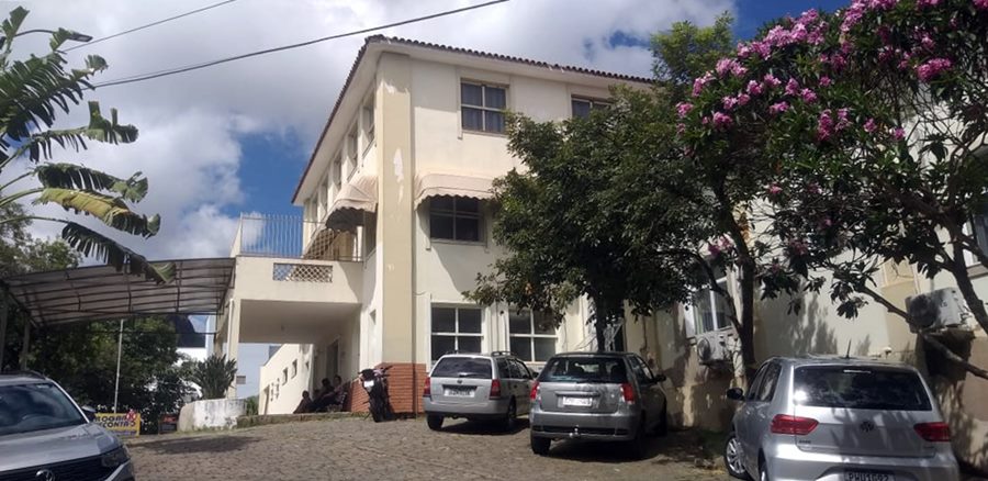 Grávida de gêmeos espera há cinco dias por transferência via SUS-Fácil em Leopoldina