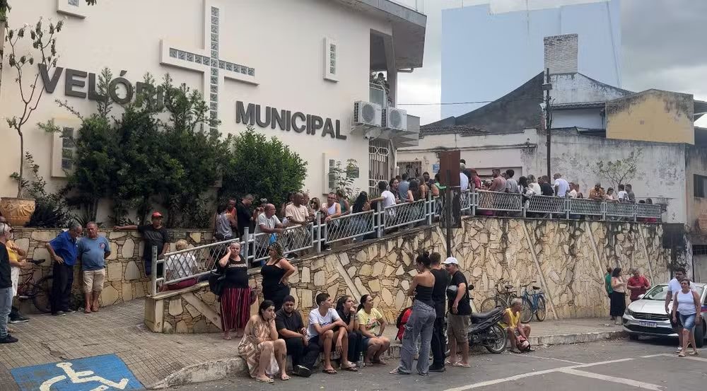 Jovem morta em tiroteio durante bloco de carnaval e motociclista que morreu em acidente eram primos