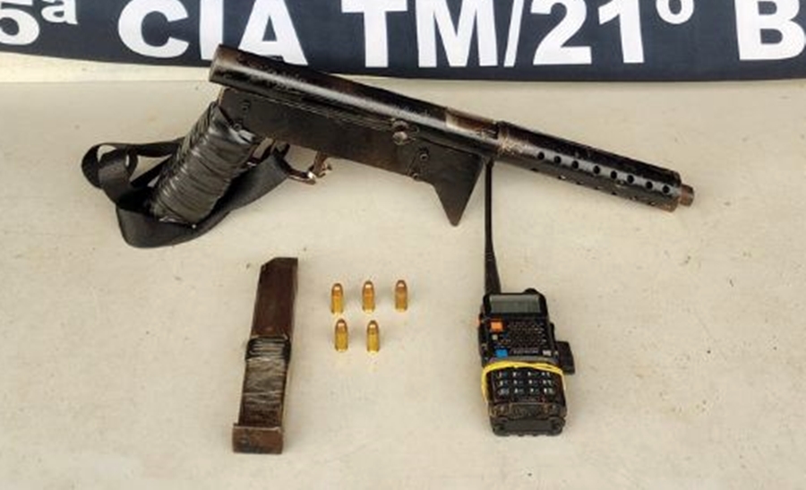 Submetralhadora de fabricação artesanal é apreendida pela PM em Ubá