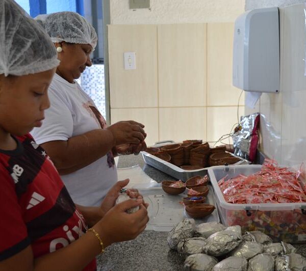 Grupo Anjos de Luz inicia preparação de ovos de chocolate para sua 7ª Páscoa Solidária em Leopoldina