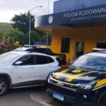 Mulher inabilitada é flagrada pela PRF em Leopoldina dirigindo carro roubado