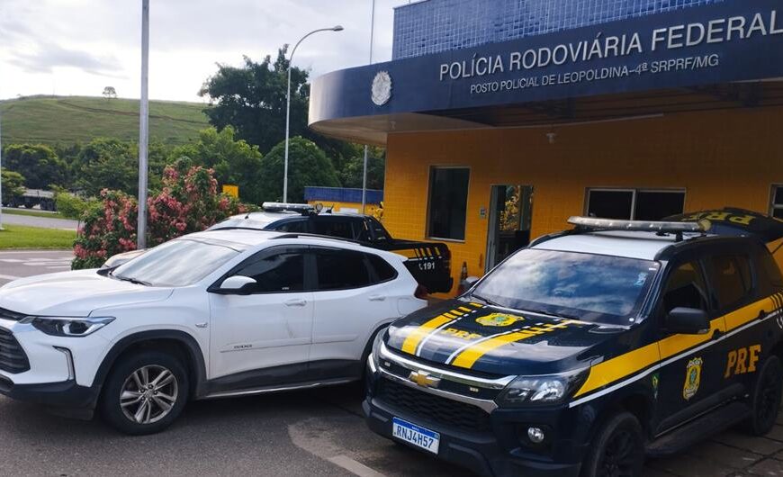 Mulher inabilitada é flagrada pela PRF em Leopoldina dirigindo carro roubado