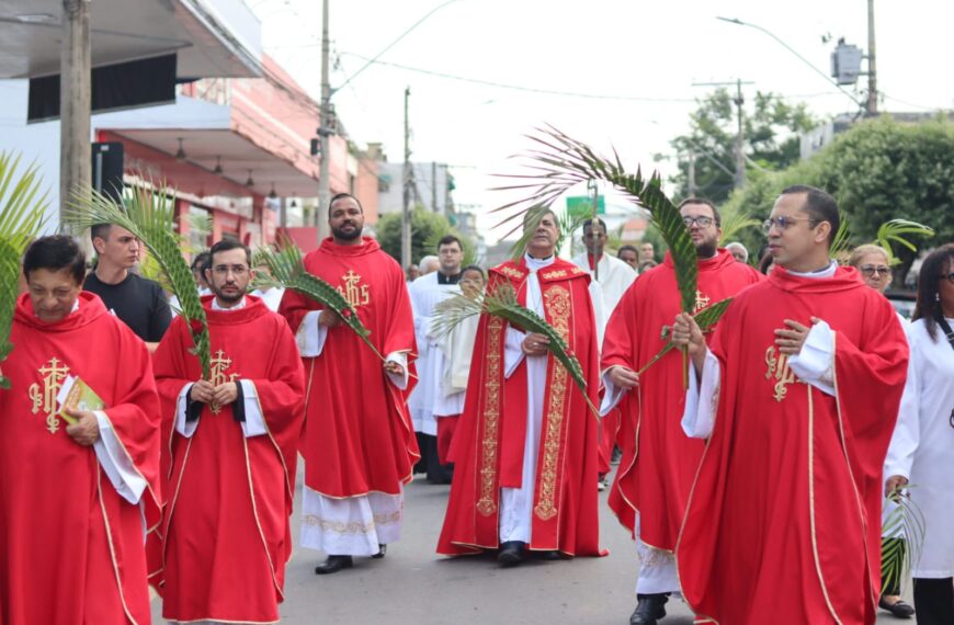 Paróquias da Diocese de Leopoldina iniciam Semana Santa com procissões e bênção dos ramos
